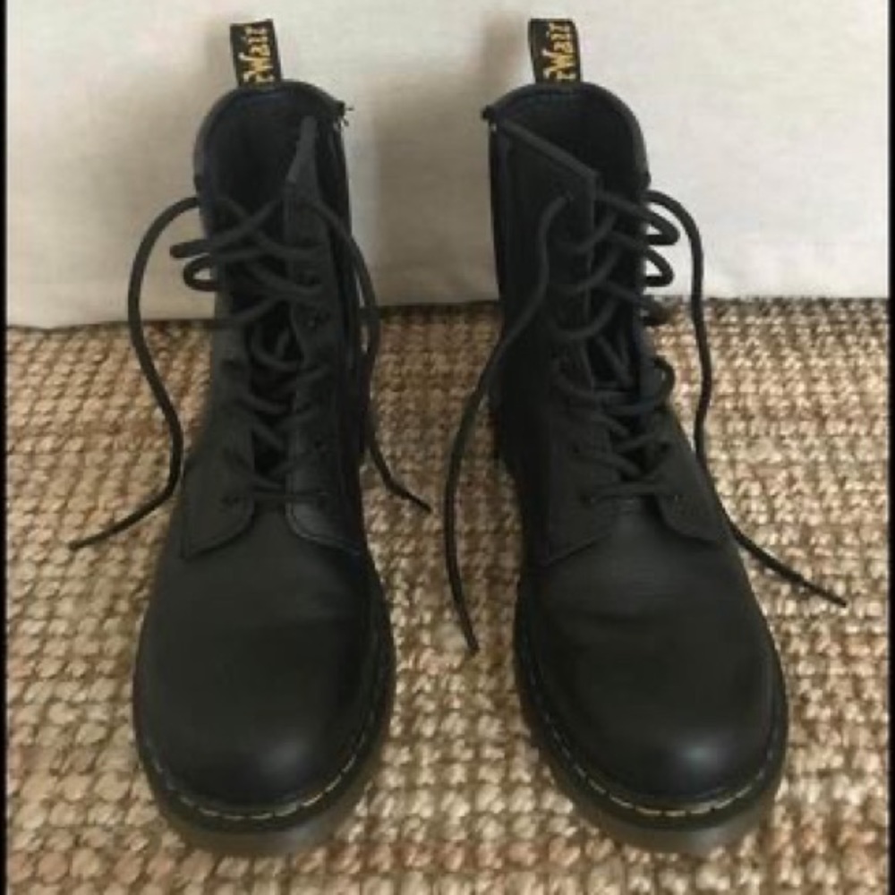 Dr. Martens 8-eyed black boots